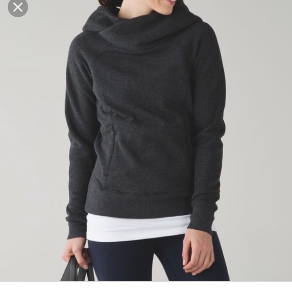 Never been worn, LuLu Lemon underwraps pullover